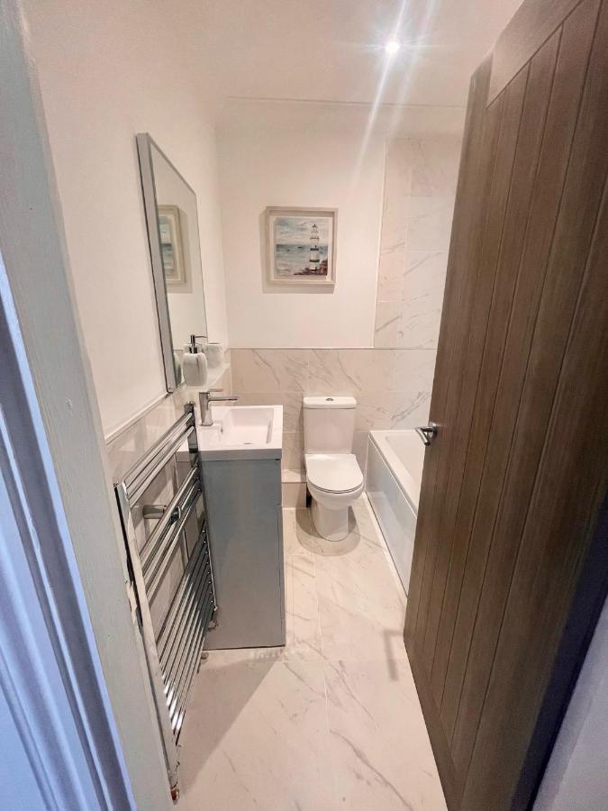 Exquisite Apartment, Stone Throw From The Beach Борнмут Экстерьер фото