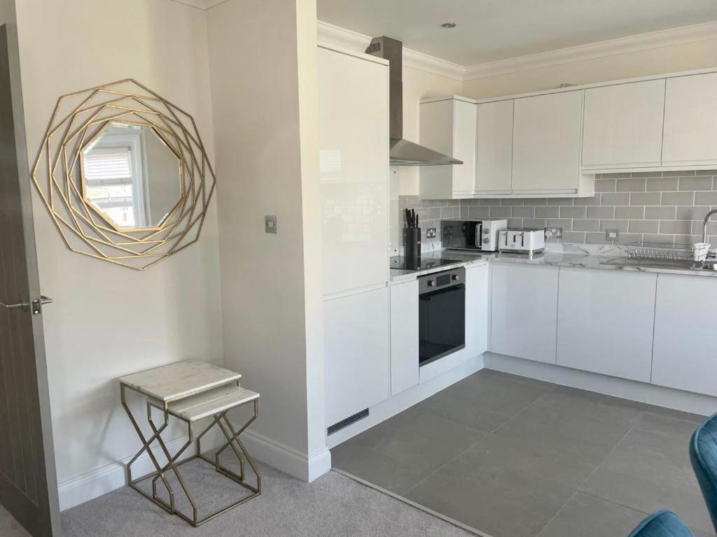 Exquisite Apartment, Stone Throw From The Beach Борнмут Экстерьер фото