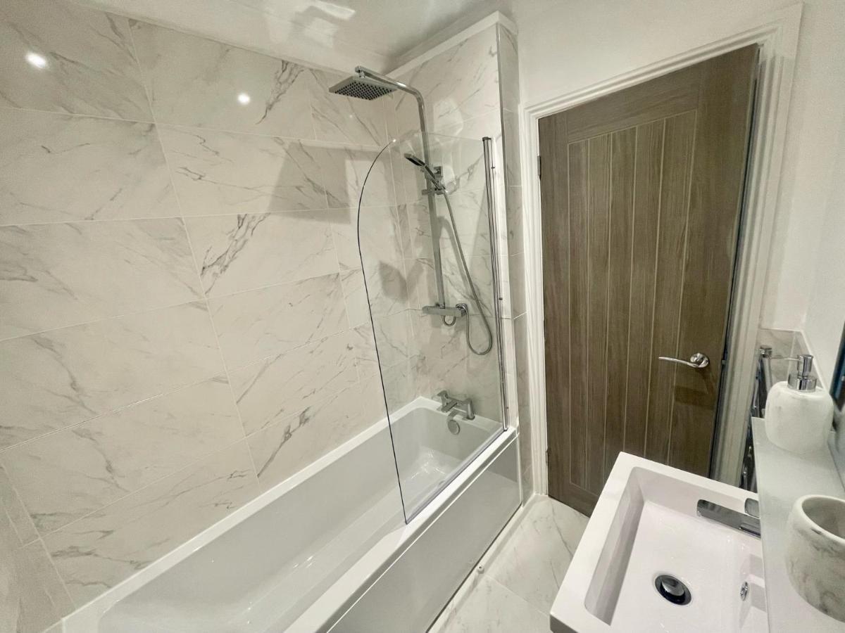 Exquisite Apartment, Stone Throw From The Beach Борнмут Экстерьер фото