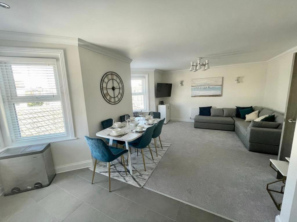 Exquisite Apartment, Stone Throw From The Beach Борнмут Экстерьер фото