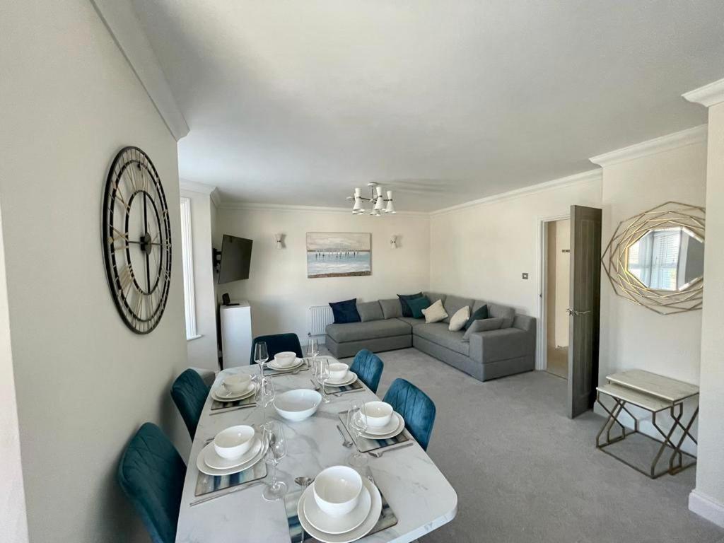 Exquisite Apartment, Stone Throw From The Beach Борнмут Экстерьер фото