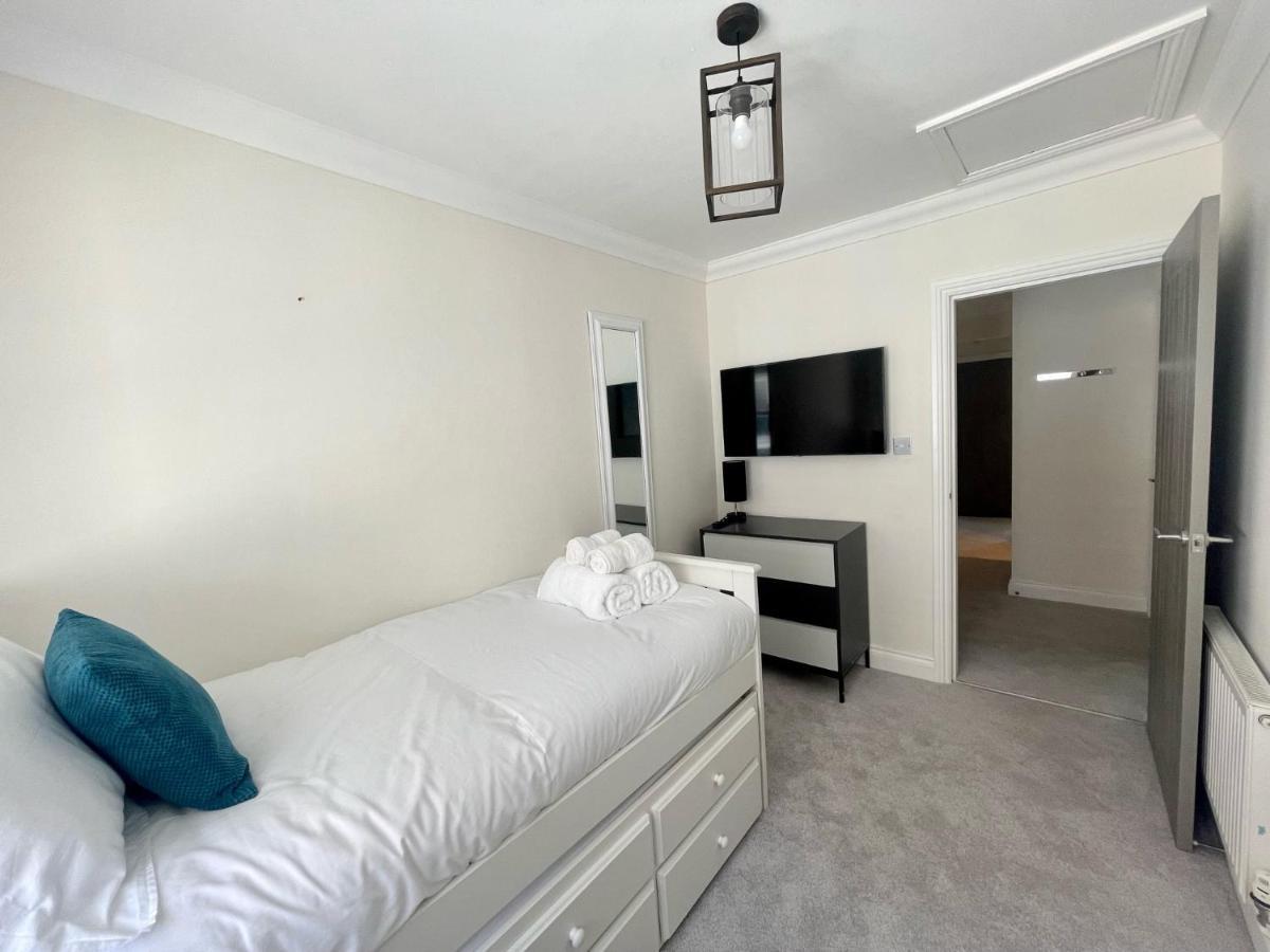 Exquisite Apartment, Stone Throw From The Beach Борнмут Экстерьер фото